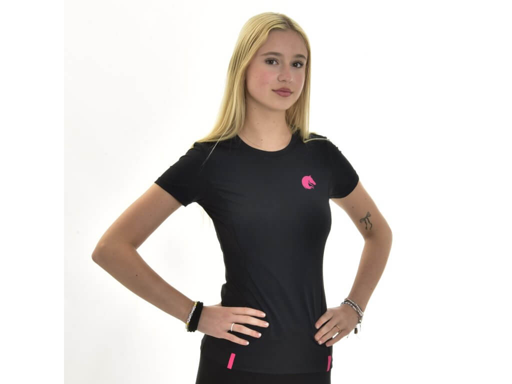 Hobby Horse T-Shirt LarDen Active Black worn by a blonde girl, a fitted crew-neck top with pink horse logo and hem tabs