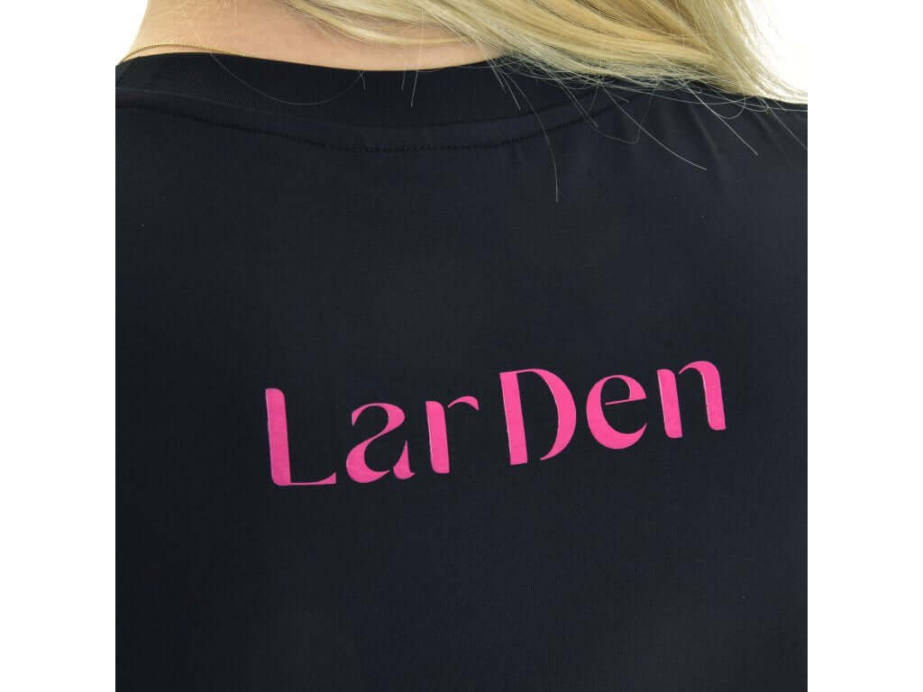 Close-up of the pink LarDen lettering on the back of the black Hobby Horse T-Shirt Active, blonde hair above
