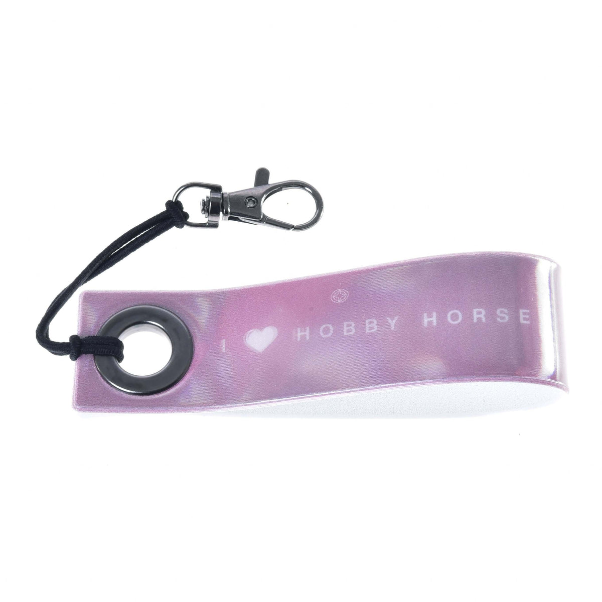 Baksidan av det rosa reflekterande nyckelbandet med texten ”I ♥ Hobby Horse” i vitt, svart snöre och silverfärgad karbinhake