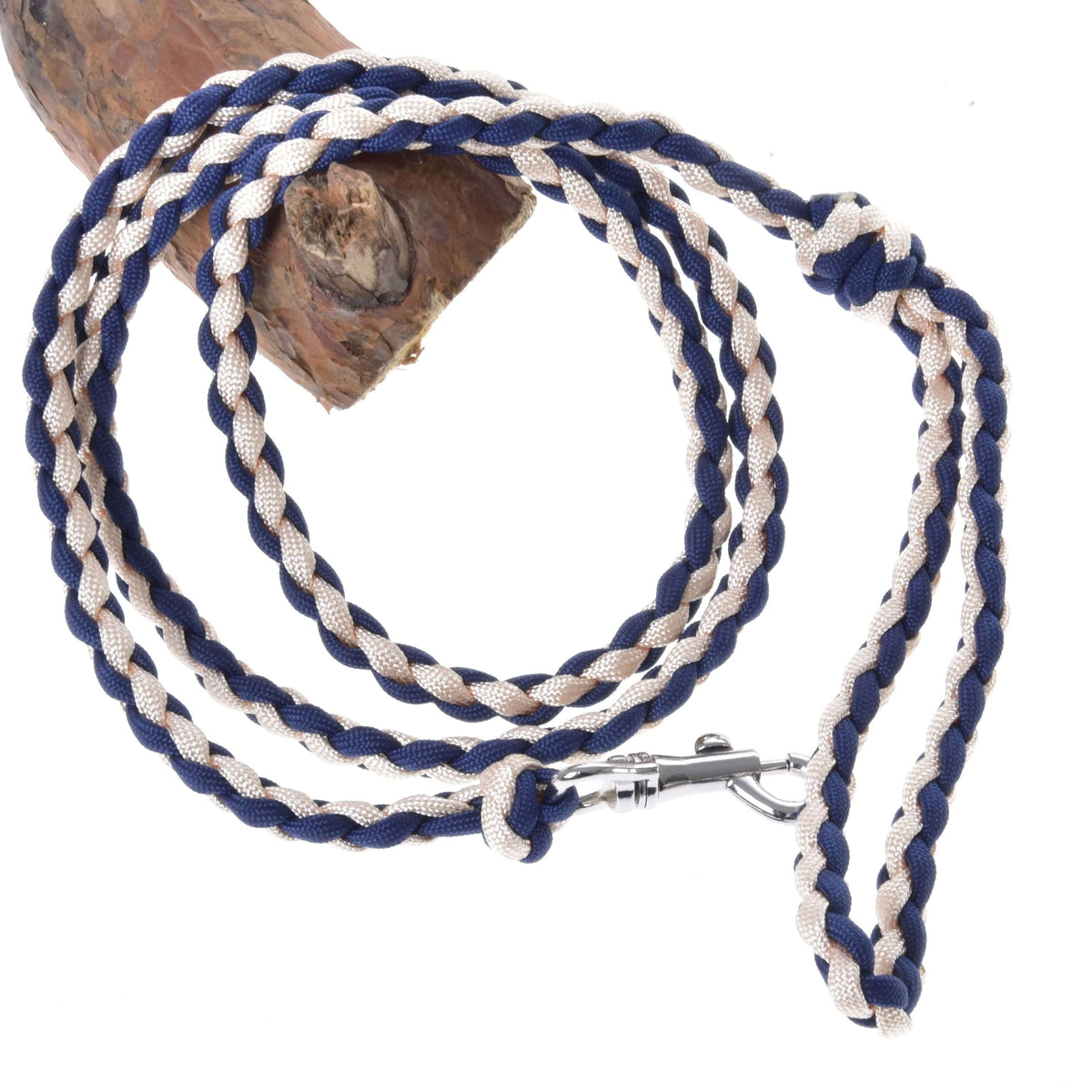 Hobby Horse grimskaft Knitted Cremo-Blue från LarDen, flätat grimskaft av paracord i marinblått och krämvitt med silverfärgad karbinhake