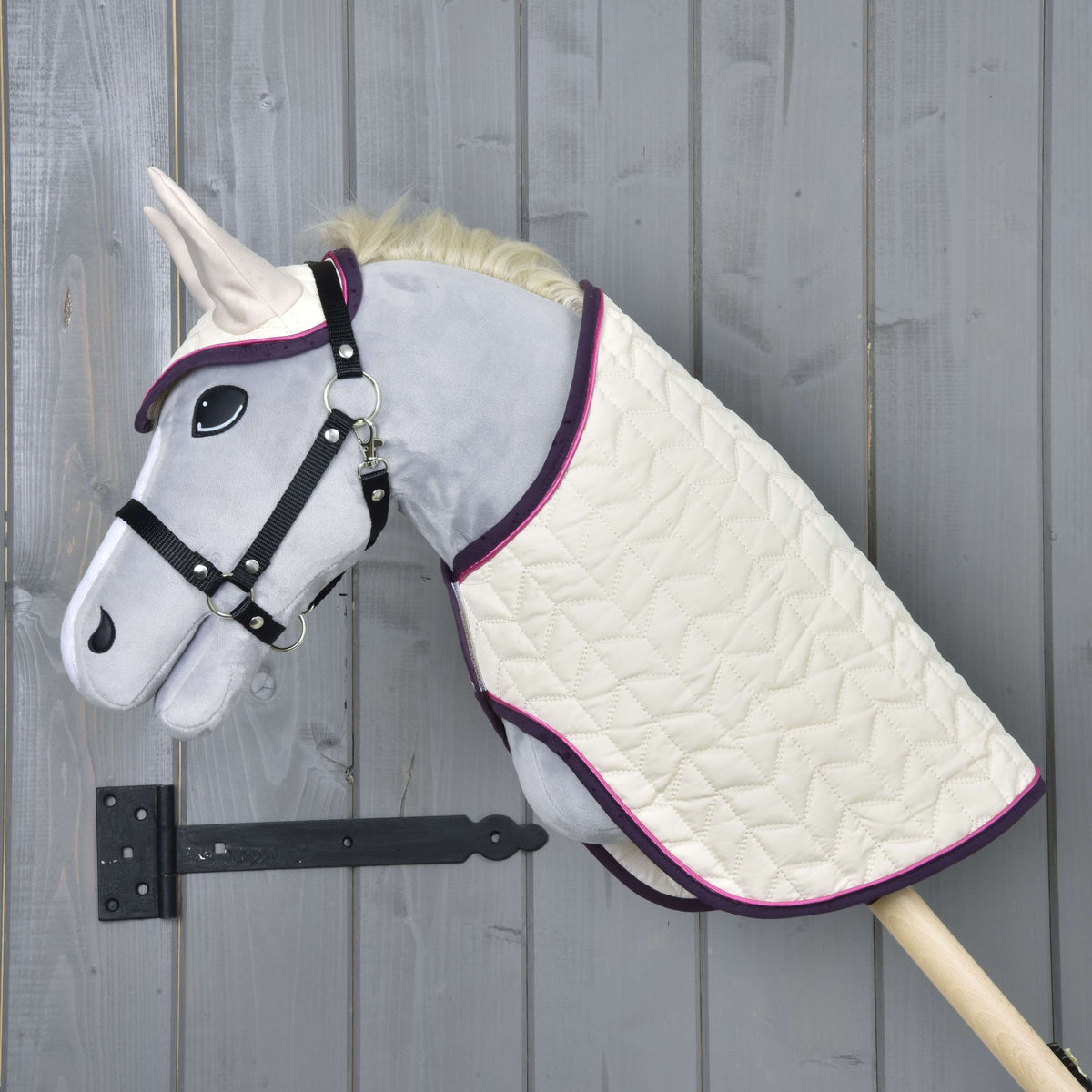 Set Supreme Crema on a light grey Hobby Horse in side view, cream chevron quilting with dark purple and pink edging