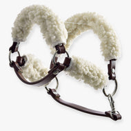 Hobby Horse brun grimma med heltäckande päls (konstläder) från LarDen, fluffig krämvit päls på nackstycket och nosremmen, silverfärgade ringar