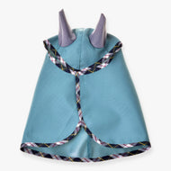 Hobby Horse sommarregntäcke Emerald från LarDen i havsgrönt med huva, två grå tygöron och kantband i tartan, ovanifrån