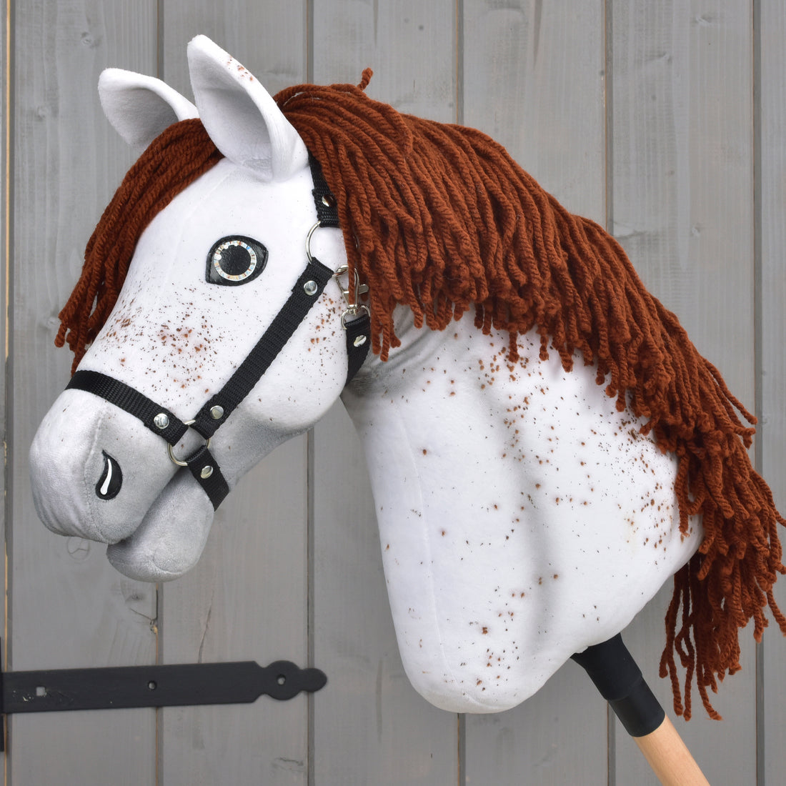 Hobby Horse Rufus med svart grimma