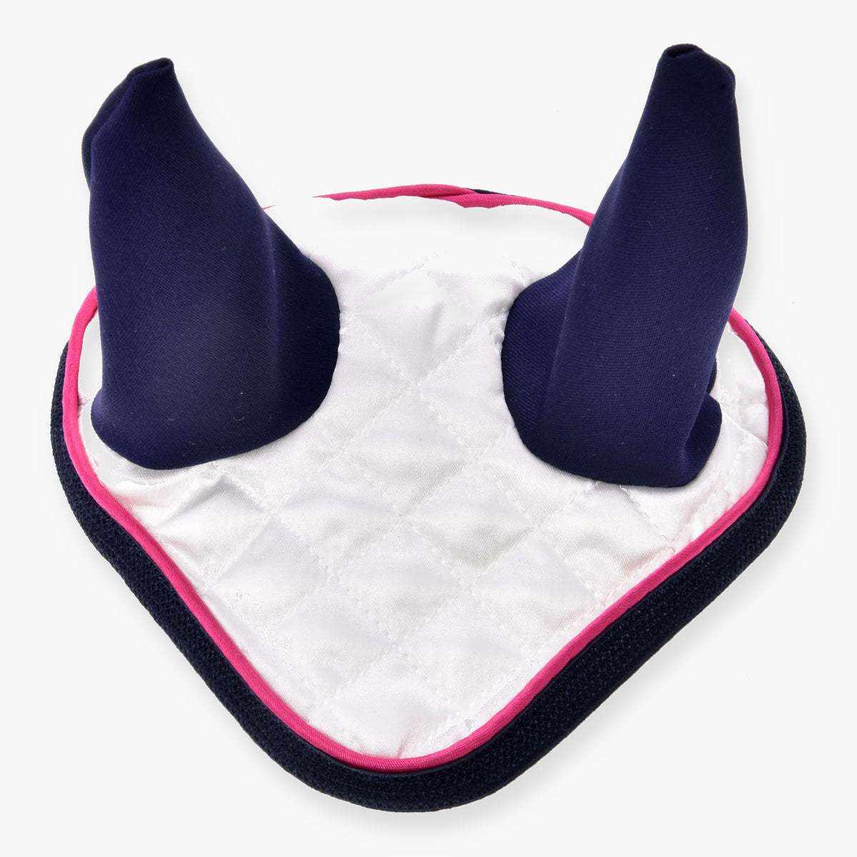 Hobby Horse flughuva Number 1 från LarDen i vit quiltad satin med marinblå öronskydd, rosa passpoal och marinblått kantband