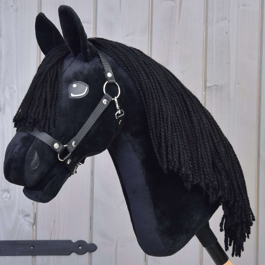 Hobby Horse Mahal med svart grimma