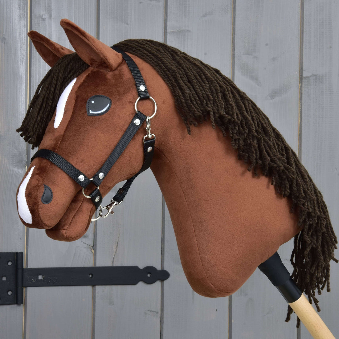 Hobby Horse Rocky med svart grimma