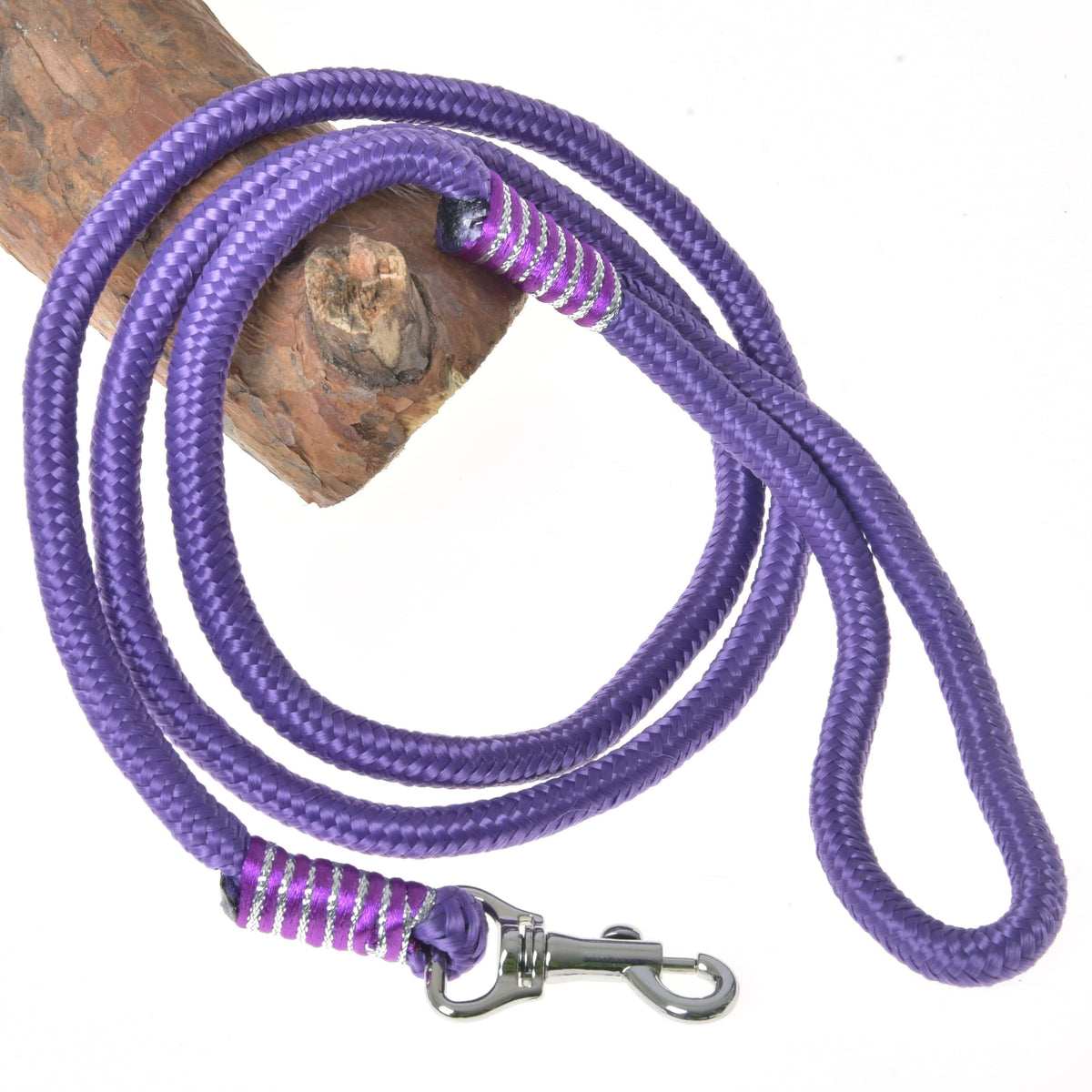 Hobby Horse grimskaft Viola från LarDen, lila grimskaft med lindningar i lila och silver och silverfärgad karbinhake