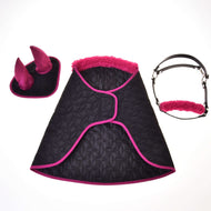 LarDen Hobby Horse Set Thermo Pinkie: black quilted blanket, ear bonnet and halter with fuchsia fur and trim