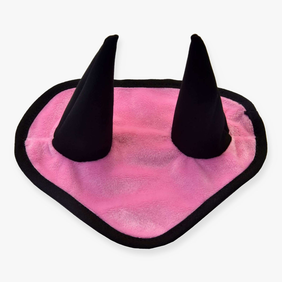 Flughuva Rose för Hobby Horse från LarDen i mjuk rosa plysch med svart kant och två svarta öron